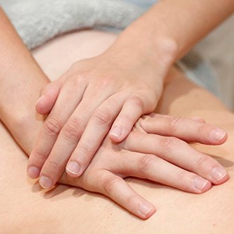 Las t&eacute;cnicas de fisioterapia utilizadas son: terapia manual, reflexolog&iacute;a podal, fototerapia bioptron y ba&ntilde;os de parafina